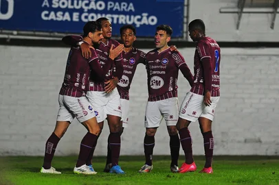 CAXIAS DO SUL, RS, BRASIL, 31/05/2025. Caxias x Londrina, jogo válido pela oitava rodada da primeira fase da série C do campeonato brasileiro e realizado no estádio Centenário. (Porthus Junior/Agência RBS)Indexador: BTK                             <!-- NICAID(16050089) -->