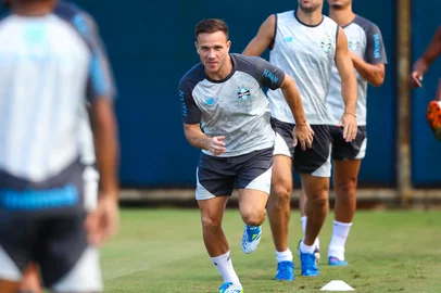 ANGELO PIERETTI / Grêmio,Divulgação Arthur em treino do Grêmio<!-- NICAID(16262606) -->