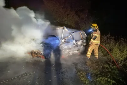 Motorista morre carbonizado em acidente na RS-406 em Nonoai<!-- NICAID(16054801) -->