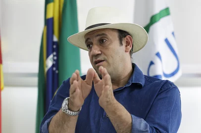 Mateus Bruxel / Agencia RBS PORTO ALEGRE, RS, BRASIL, 23-12-2025: O vereador Moisés Barboza (PSDB) concede entrevista na Câmara Municipal de Porto Alegre. Ele será o presidente da Câmara em 2026 e fala sobre perspectivas para o próximo ano no Legislativo e nas eleições. Foto: Mateus Bruxel/Agência RBSIndexador: MATEUS BRUXEL<!-- NICAID(16192648) -->