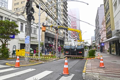 Trabalhos estão ocorrendo entre as ruas Visconde de Pelotas e Garibaldi com uma das vias bloqueadas a medida que os trabalhos forem avançando em direção ao bairro São Pelegrino<!-- NICAID(16154616) -->