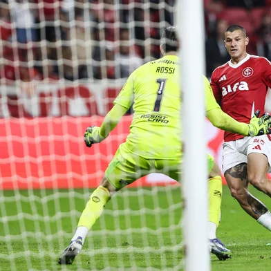 PORTO ALEGRE, RS, BRASIL, 17-08-2025: Inter e Flamengo se enfrentam pela 20ª rodada do Brasileirão 2025. Será o segundo confronto de uma sequência de três jogos seguidos entre as equipes. Na imagem, o jogador do Internacional, Alan Benítez. Foto: Duda Fortes/Agencia RBS<!-- NICAID(16103680) -->