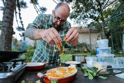 Chef Marcos Livi comanda o Parador Hampel, hotel mais antigo da Serra gaúcha. Evento reúne 10 restaurantes com receitas à base de batata nos dias 6 e 7 de maio em São Francisco de Paula.<!-- NICAID(15414965) -->