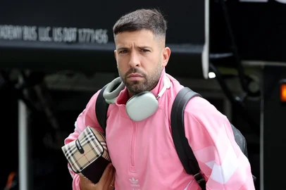 ATLANTA, GEORGIA - JUNE 19: Jordi Alba #18 of Inter Miami CF arrives at the stadium prior to the FIFA Club World Cup 2025 group A match between Internacional CF Miami and FC Porto at Mercedes-Benz Stadium on June 19, 2025 in Atlanta, Georgia.   Alex Grimm/Getty Images/AFP (Photo by ALEX GRIMM / GETTY IMAGES NORTH AMERICA / Getty Images via AFP)<!-- NICAID(16065982) -->