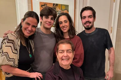 Faustão, após transplante de rim, comemorando o aniversário do filho caçula <!-- NICAID(15769311) -->