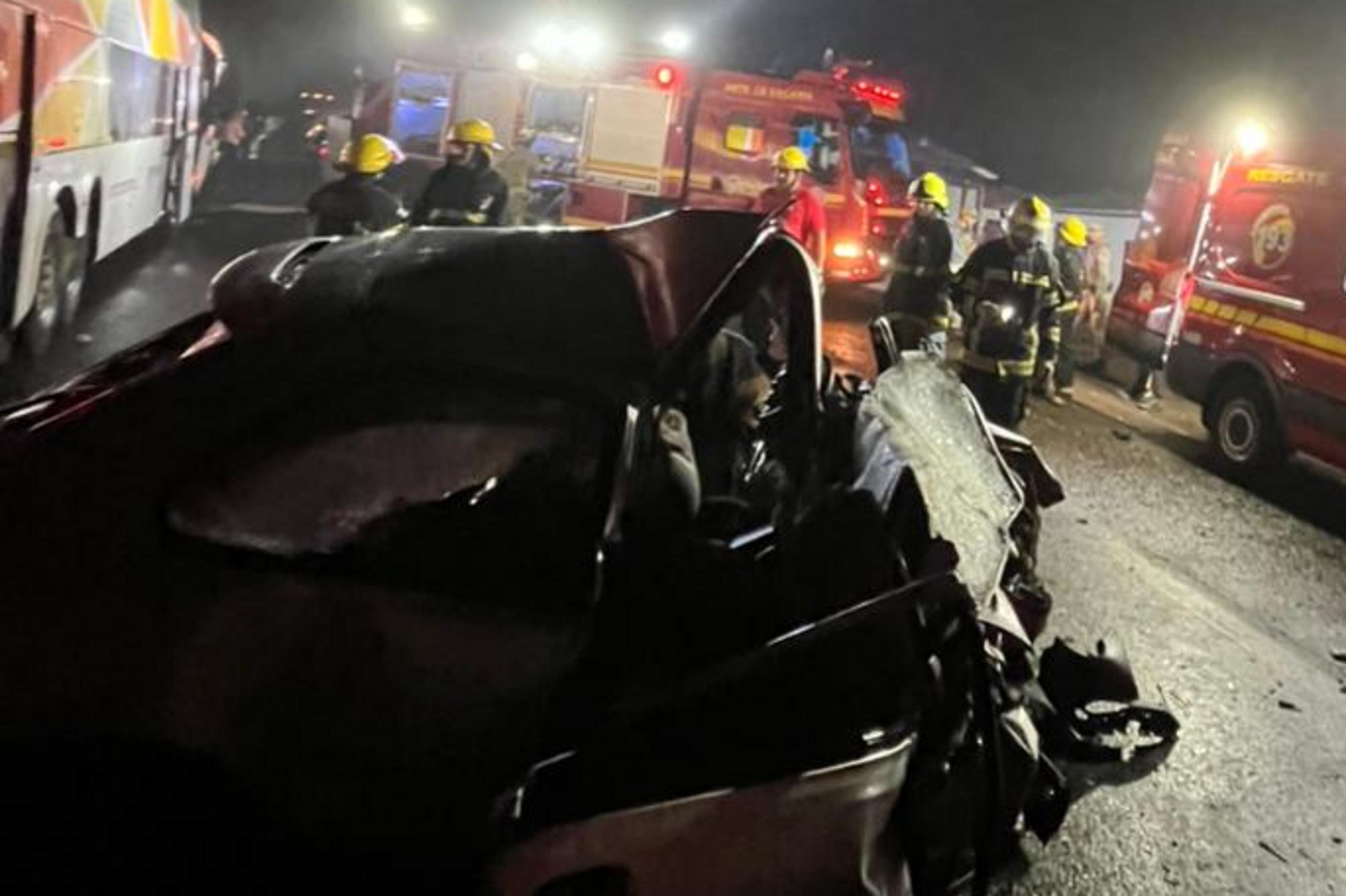 Acidente entre &ocirc;nibus de turismo argentino e carro deixa um morto e 13 feridos na BR-285, em Muitos Cap&otilde;es