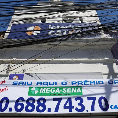 Porto Alegre, RS, Brasil — A aposta vencedora da Mega-Sena foi registrada na Lotérica Loterias da Sorte, também conhecida como Loteria A 99, localizada no tradicional bairro Azenha, em Porto Alegre. O ponto de sorte fica próximo ao cruzamento da Avenida da Azenha com a Bento Gonçalves, região de intenso movimento comercial e histórico da capital gaúcha.Indexador: jeff botega<!-- NICAID(16135145) -->