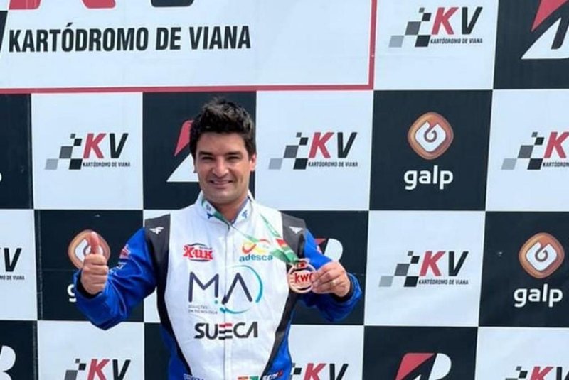 Luiz Sérgio Sena Jr., o Seninha, conquistou o terceiro lugar com o Brasil no Mundial de Kart, em Viana do Castelo, em Portugal.<!-- NICAID(15163037) -->
