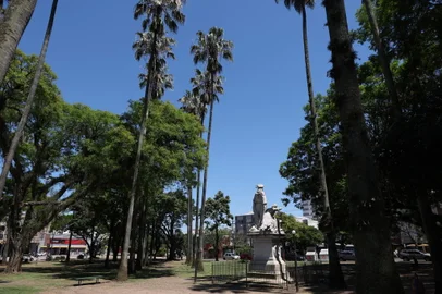 PORTO ALEGRE, RS, BRASIL - 11/11/2024 - Praça Garibaldi - FOTO: JEFFERSON BOTEGA, AGÊNCIA RBS<!-- NICAID(15911422) -->