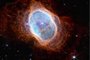 Duas novas imagens da galáxia Messier 74, localizada há 32 milhões de anos-luz da Terra foram registradas pelo telescópío espacial James Webb.<!-- NICAID(15190233) -->