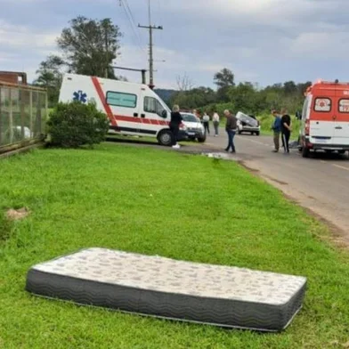 Atendimento prestado ao homem que morreu após cair da caminhonete<!-- NICAID(15534781) -->