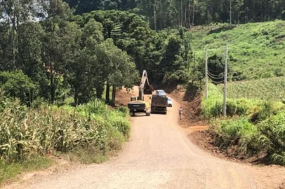 Estado inicia obra que reduzirá distância entre Porto Alegre e Gramado.  Pavimentação da RS-373 recebe investimento de R$ 27,6 milhões<!-- NICAID(15016507) -->