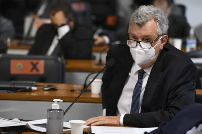 Comissão Parlamentar de Inquérito da Pandemia (CPIPANDEMIA) realiza oitiva do ex-ministro de Estado da Saúde. A Comissão Parlamentar de Inquérito investiga ações do governo federal no enfrentamento da pandemia e aplicação de recursos da União transferidos para estados, Distrito Federal e municípios para essa finalidade. A reunião acontece no formato semipresencial por decisão do presidente do Senado Federal. À bancada, senador Luis Carlos Heinze (PP-RS).