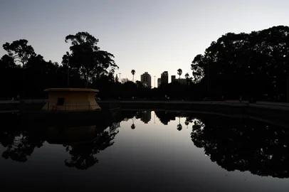 PORTO ALEGRE, RS, BRASIL - 2025.03.18 - Fotos para matéria sobre previsão de como deverá ser o tempo na estação de Outono. Foto: André Ávila/ Agência RBSIndexador: Andre Avila<!-- NICAID(15999108) -->