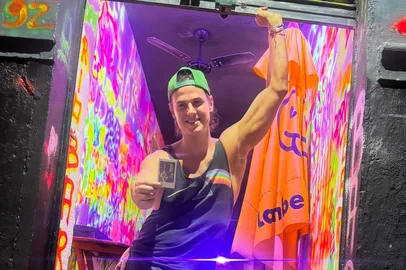O ator Daniel Erthal, 41 anos, conhecido por papéis em novelas como Malhação e Belíssima, revelou quanto faturou vendendo cervejas durante o Carnaval no Rio de Janeiro.<!-- NICAID(16009447) -->