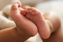 Cute baby feetBebês, pés, mãos, criança. Foto: Seventyfour  / stock.adobe.comFonte: 269997454<!-- NICAID(14671731) -->