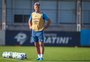 Grêmio treina com portões fechados e Vina é a grande dúvida para o Gre-Nal