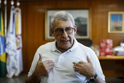 Porto Alegre, RS, Brasil, 26-12-2024: O prefeito de Porto Alegre, Sebastião Melo, concede entrevista em seu gabinete no Centro istrativo Municipal. Foto: Mateus Bruxel / Agência RBSIndexador: MATEUS BRUXEL<!-- NICAID(15942766) -->