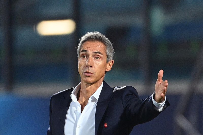Poland's coach Paulo Sousa from Portugal gestures during the FIFA World Cup Qatar 2022 qualifying Group I football match between San Marino and Poland at the Serravalle Stadium in San Marino, on September 5, 2021. (Photo by Vincenzo PINTO / AFP)Editoria: SPOLocal: San MarinoIndexador: VINCENZO PINTOSecao: soccerFonte: AFPFotógrafo: STF<!-- NICAID(14976521) -->