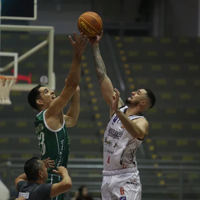 CAXIAS DO SUL, RS, BRASIL, 03/12/2024. Caxias do Sul Basquete x Bauru, jogo válido pela 16ª rodada do Novo Basquete Brasil - NBB 2024/2025 - realizado no ginásio do Sesi. (Porthus Junior/Agência RBS)Indexador: Porthus JUNIOR<!-- NICAID(15927976) -->