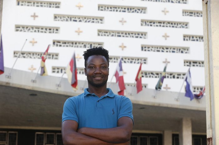 Recebido por freiras em Porto Alegre, imigrante angolano abraçou oportunidades e virou torcedor do Grêmio