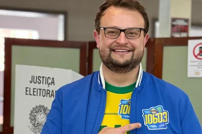 Andréia Copini / Divulgação João Uez votando, em Caxias do Sul<!-- NICAID(16379984) -->