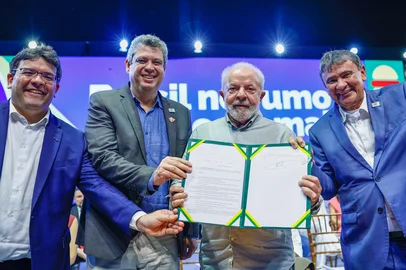 No Piauí, Lula lança novo programa contra a fome<!-- NICAID(15528452) -->