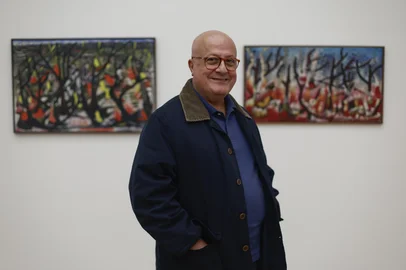 PORTO ALEGRE, RS, BRASIL, 05-08-2025:  Montagem da exposição "Pintar o Brasil" do artista José Antônio da Silva, conhecido como "Van Gogh brasileiro", no museu Iberê Camargo. Na foto: Emílio Kalil, superintendente da Fundação Iberê Foto: André Ávila/Agência RBSIndexador: Andre Avila<!-- NICAID(16095009) -->