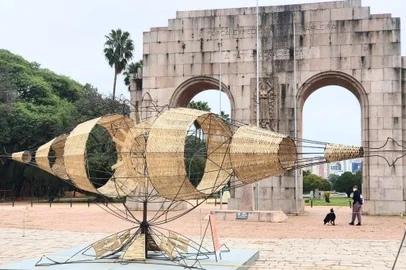 Artista plástico e joalheiro Cesar Cony promove intervenção no Parque da Redenção<!-- NICAID(14809918) -->