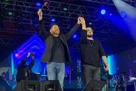 O público da dupla já consagrada tem suas músicas na ponta da língua uma a uma cantada em coro no show que promete e entrega o que roda nos telões atrás do palco: "Bruno & Marrone Revivem sua História".<!-- NICAID(16360281) -->