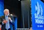 Lula diz que salário mínimo é baixo e que trabalhadores e governo têm a "obrigação de brigar para que ele melhore"