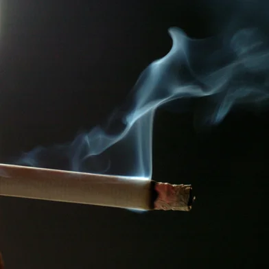 *** Cigarro1 - Júlio cordeiro ***Foto de cigarro para caderno vida<!-- NICAID(1699354) -->