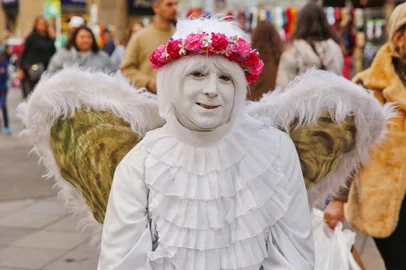 PORTO ALEGRE, RS, BRASIL 15/06/2017 - Personagens para a coluna do Paulo Germano, A Cara da Rua - Abraham Ponce, na Rua dos Andradas. (FOTO: ROBINSON ESTRÁSULAS/AGÊNCIA RBS)<!-- NICAID(12974779) -->