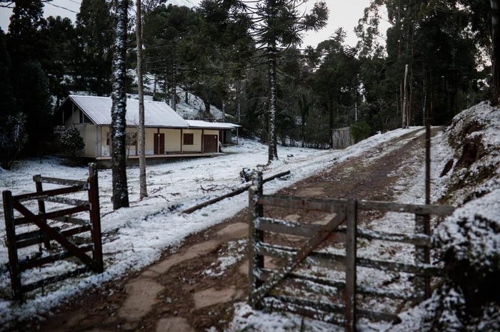 São Chico ainda registrou queda de neve nesta quinta-feira pela manhã