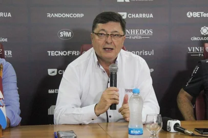 Reapresentação do Caxias com entrevista do presidente Roberto de Vargas, do conselheiro Neco Argenta, do vice de futebol José Caetano Setti e do técnico Luizinho Vieira.<!-- NICAID(15926979) -->