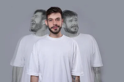 Pedro Guerra, escritor e palestrante caxiense, encerra uma fase importante de sua carreira no próximo sábado, dia 16, às 19h30 na Casa da Cultura. O palco do Teatro Pedro Parenti vai ser o cenário para o fim simbólico de mais de uma década de trabalho intenso focado em Caxias do Sul, principalmente com o público adolescente.<!-- NICAID(15538459) -->