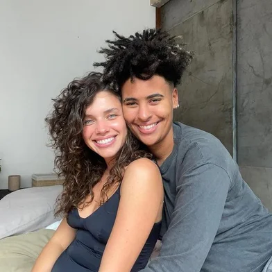 Bruna Linzmeyer<!-- NICAID(15613186) -->