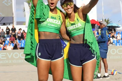 Matias Escobar / CDV/Divulgação Thainara e Verena, vôlei de praia