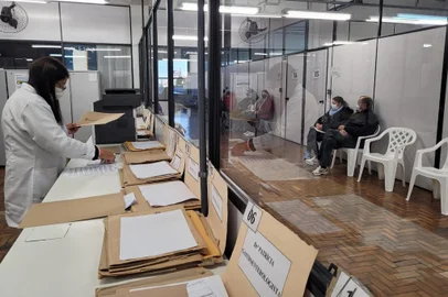 Mutirão para reduzir fila de consultas realiza mais de 150 atendimentos em Caxias do Sul. Ação ocorreu no sábado (4).<!-- NICAID(15115639) -->