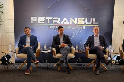 Painel da Fetransul com candidatos ao governo do RS.<!-- NICAID(16343863) -->