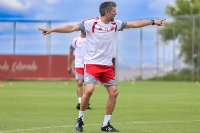 O técnico Paulo Pezzolano comanda treino do Inter no CT Parque Gigante.<!-- NICAID(16210607) -->