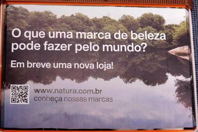 CAXIAS DO SUL, RS, BRASIL, 27/10/2022. Duas novas operações entrarão em funcionamento no Prataviera. Loja de perfumaria da Natura será instalada na entrada da Avenida Júlio de Castilhos e uma casa de câmbio, a Western Union, ocupará espaço que antes era de uma agência bancária. (Neimar De Cesero/Agência RBS)<!-- NICAID(15247673) -->