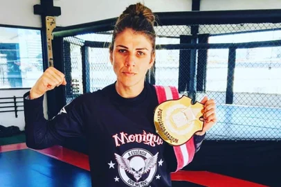 Monique Janaina Piske faleceu de infarto aos 32 anos. O corpo foi encontrado pelos pais neste domingo (2).<!-- NICAID(14981499) -->