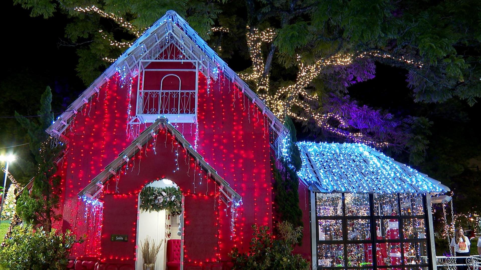 Com enfeites e ilumina&ccedil;&atilde;o, "Frederico em Luz" transforma pra&ccedil;a em atra&ccedil;&atilde;o tur&iacute;stica no norte do Estado
