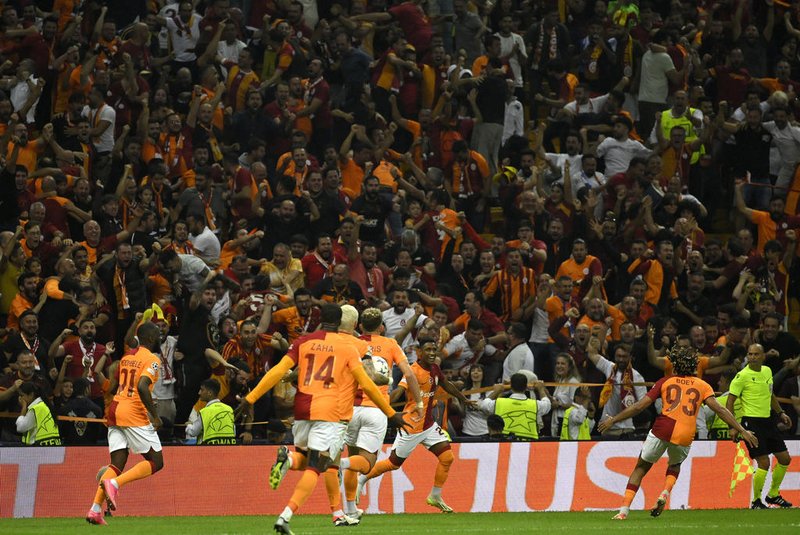 Galatasaray's players celebrate after their team's first goal during the UEFA Champions League Group A between Galatasaray and FC Copenhagen at the Rams Park stadium in Istanbul, on September 20, 2023. (Photo by Yasin AKGUL / AFP)Editoria: SPOLocal: IstanbulIndexador: YASIN AKGULSecao: soccerFonte: AFPFotógrafo: STR<!-- NICAID(15546860) -->