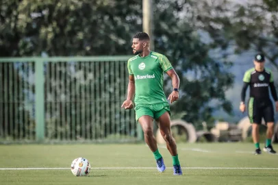 Juventude realiza treinamento visando a estreia no Gauchão. Na foto, atacante Capixaba<!-- NICAID(14998315) -->