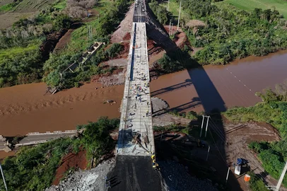 RS, BRASIL, 04/04/2025- Inauguração da ponte da RS-130,  entre Lajeado e Arroio do meio. Foto: Ronaldo Bernardi / Agencia RBS<!-- NICAID(16010070) -->