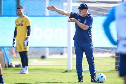 mano menezes