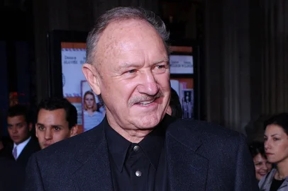 (FILES) US actor Gene Hackman arrives at the premiere of his new film "The Royal Tenenbaums," in Los Angeles, 06 December 2001.   AFP PHOTO/Lucy Nicholson. Oscar-winning US actor Gene Hackman and his wife Betsy Arakawa have been found dead inside their home in New Mexico, media outlets reported on February 27, 2025. Santa Fe County Sheriff Adan Mendoza said the couple were found dead the day before afternoon, adding that there was no immediate indication of foul play, according to the Santa Fe New Mexican, Variety and Sky News. (Photo by LUCY NICHOLSON / AFP)<!-- NICAID(15985020) -->