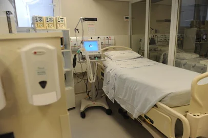 CAXIAS DO SUL, RS, BRASIL (10/04/2020)Custo de respiradores (equipamentos fundamentais para tratamento de casos respiratórios graves de covid-19 nos leitos de UTI) passou de R$ 50 mil para até R$ 150 mil cada. Além do aumento, faltam equipamentos no mercado. Case: Hospital Virvi Ramos. (Antonio Valiente/Agência RBS)<!-- NICAID(14474334) -->